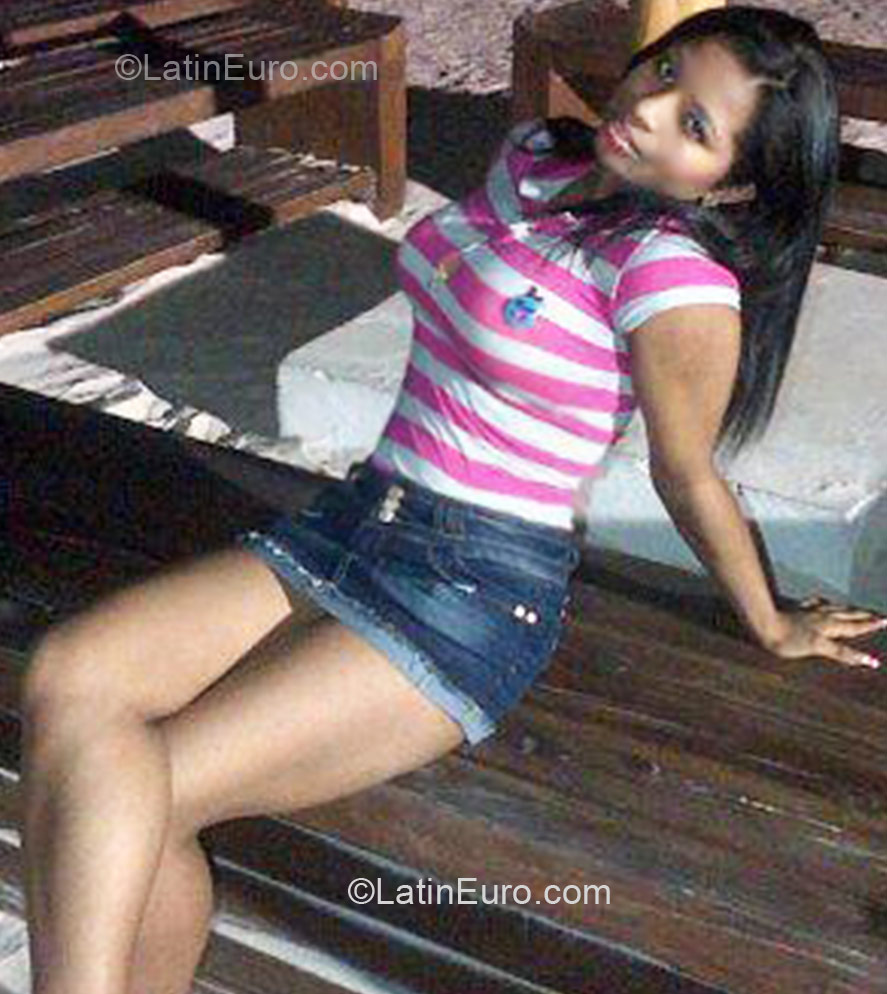 Date this hard body Dominican Republic girl Pamela from Santo Domingo DO11159