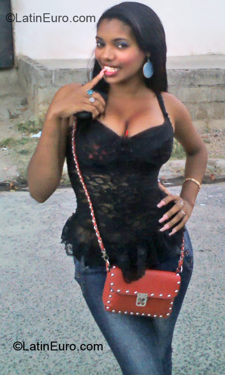 Date this sultry Dominican Republic girl Luisa from Santo Domingo DO11171