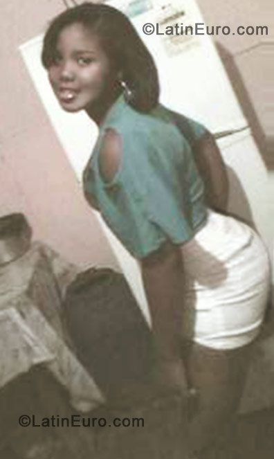 Date this happy Dominican Republic girl Yaque from San Pedro De Macorís DO11366