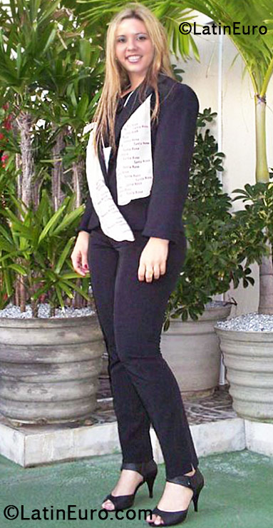 Date this nice looking Brazil girl Carla from Belem BR6700