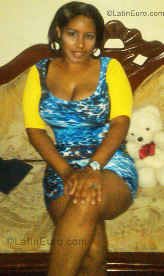 Date this charming Dominican Republic girl Nicole from Santo Domingo DO11229
