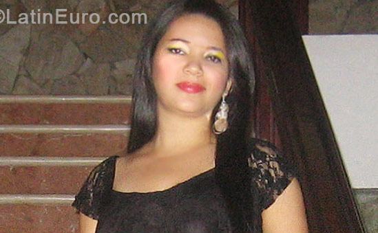 Date this voluptuous Dominican Republic girl Aslenn from Santiago DO12396