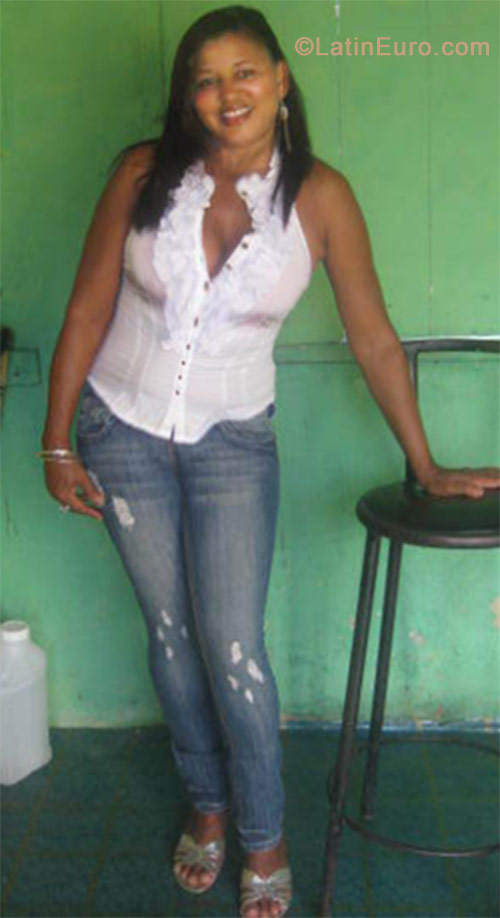 Date this good-looking Dominican Republic girl Belquis from San Francisco De Macoris DO11775