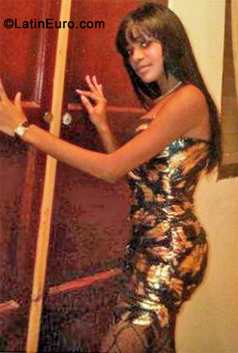 Date this stunning Dominican Republic girl Natiel from Santo Domingo DO11275