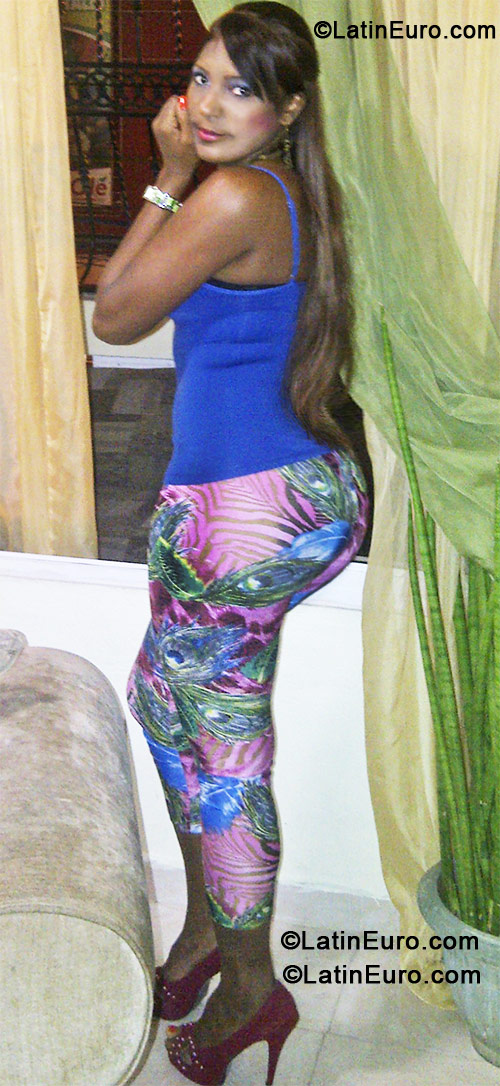 Date this hard body Dominican Republic girl Perla from Santo Domingo DO11327