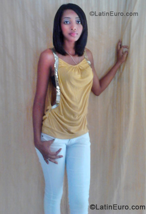 Date this good-looking Dominican Republic girl Jazmin from Santo Domingo DO11349
