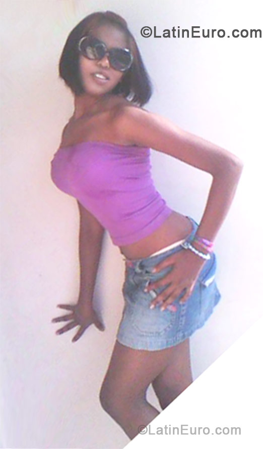 Date this nice looking Dominican Republic girl Penelope from Puerto Plata DO11355