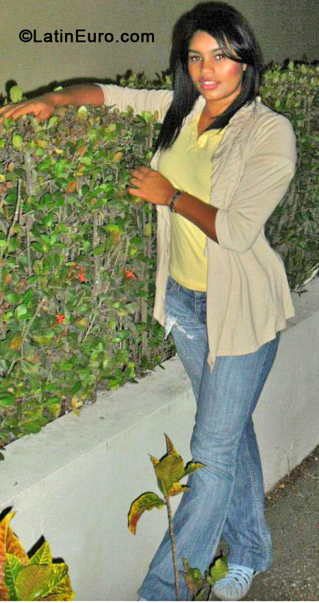 Date this georgeous Dominican Republic girl Stephanie from La Vega DO11466