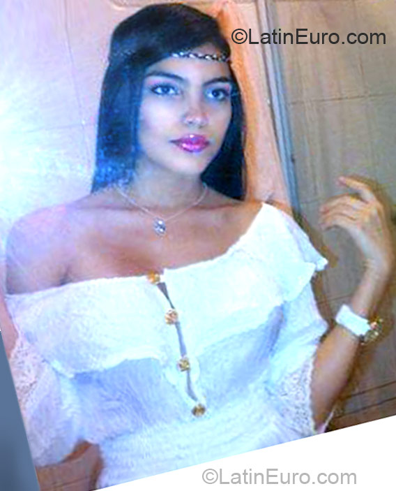 Date this pretty Peru girl Yexii from Lima PE578