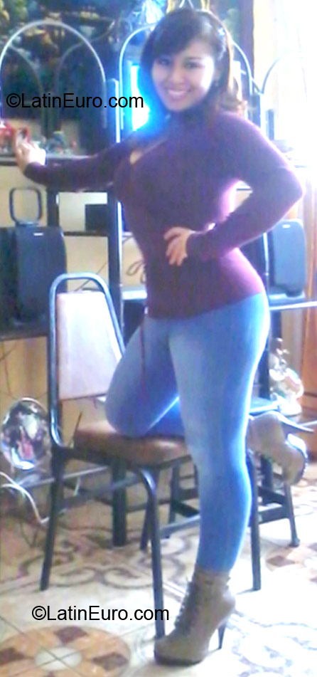 Date this sultry Canada girl Julissa from Lima CA512