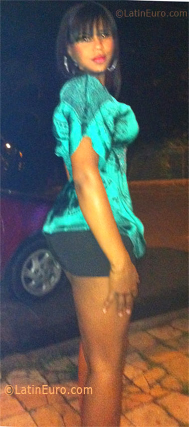 Date this voluptuous Dominican Republic girl Gisselle from Santo Domingo DO11431