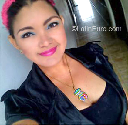 Date this attractive Colombia girl Yosi from Cucuta CO21733