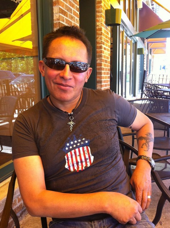 Date this stunning United States man ELOY from Miami y La Paz, Bolivia US13203