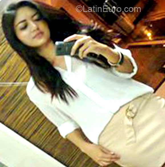 Date this voluptuous Brazil girl Andreia from Fortaleza BR6808