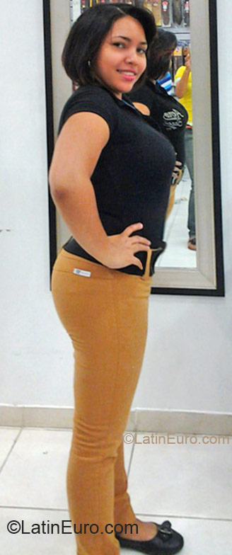 Date this athletic Dominican Republic girl Awilda from Santiago DO11517