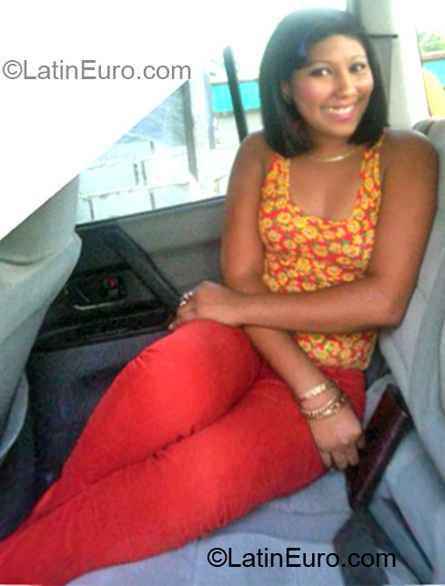 Date this attractive Dominican Republic girl Yarit from Santo Domingo DO11897