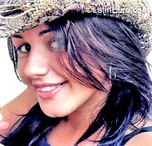 Date this funny Brazil girl Aureani from Gelileia BR6819