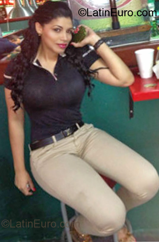 Date this lovely Dominican Republic girl Fanny from Santo Domingo DO11558