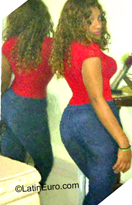 Date this happy Dominican Republic girl Teredoll from Santo Domingo DO11632