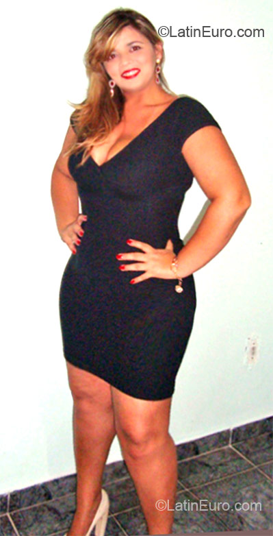 Date this charming Brazil girl Mayra from Brasilia BR9984