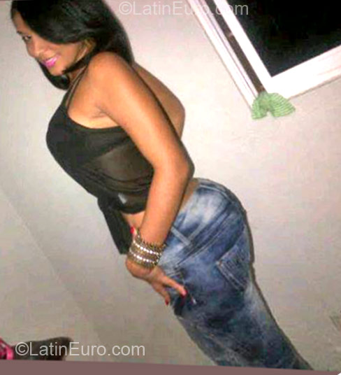 Date this fun Dominican Republic girl Yeleini from Santo Domingo DO11654