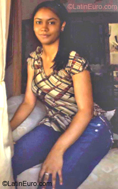 Date this stunning Dominican Republic girl Niurk from Moca DO11699