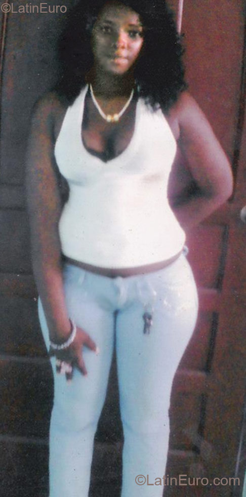 Date this sultry Dominican Republic girl Yerlin from Santo Domingo DO11859