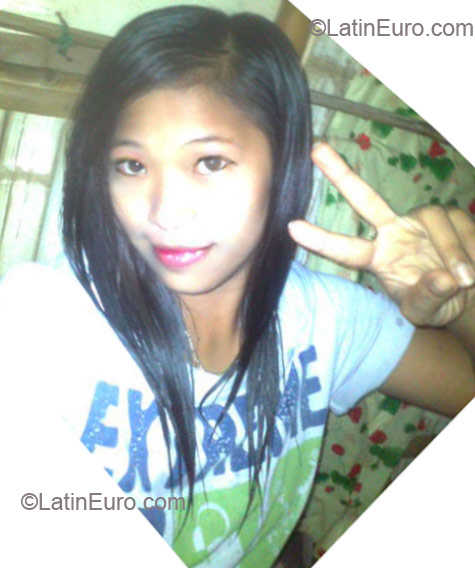 Date this beautiful Philippines girl Decerie from binalonan PH485