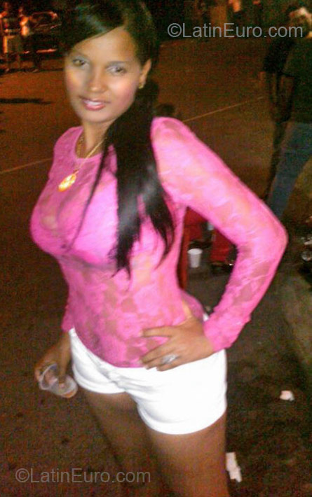 Date this charming Dominican Republic girl Bera Lucia from Santo Domingo DO11855