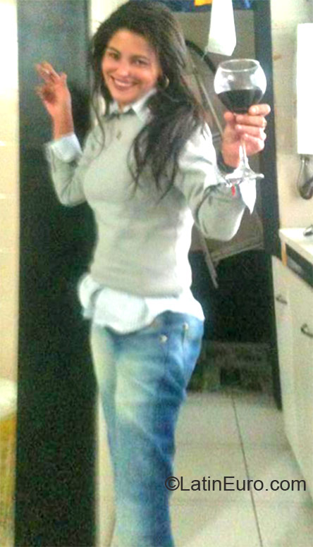 Date this beautiful Brazil girl Regineia from Curitiba BR6948