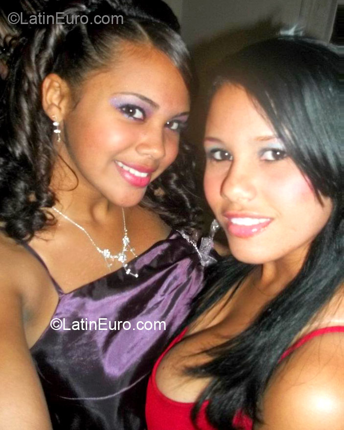 Date this happy Dominican Republic girl Berenice from Cotui DO11888