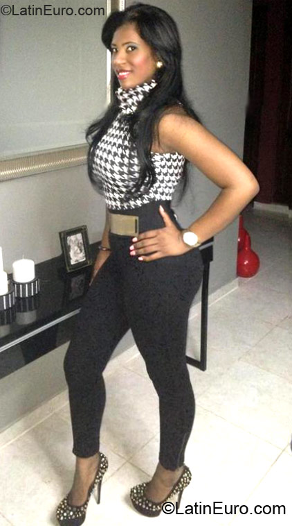 Date this voluptuous Dominican Republic girl Cindy santo from Santo Domingo DO11898