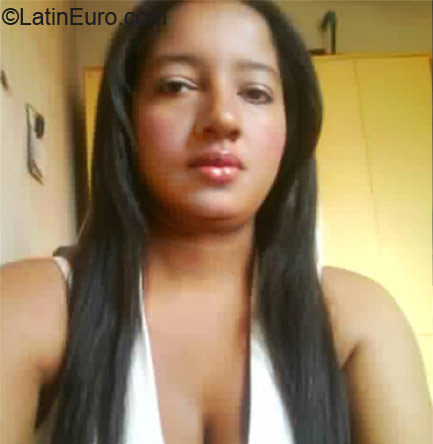 Date this charming Brazil girl Flavia from Araraquara BR6971