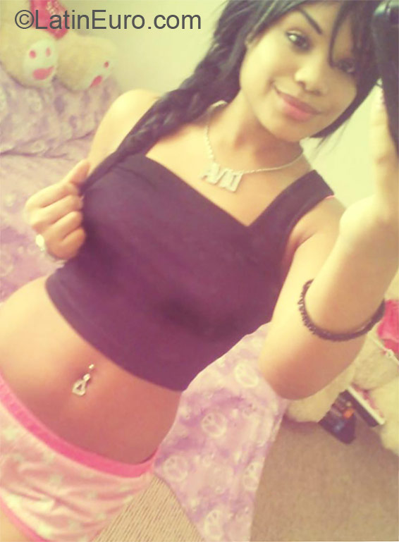 Date this delightful Dominican Republic girl Kiara from Santo Domingo DO11903