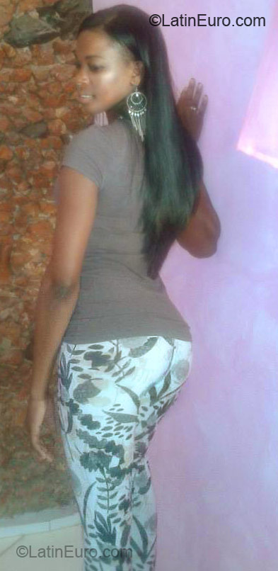 Date this hot Dominican Republic girl Anyi from La Romana DO19436