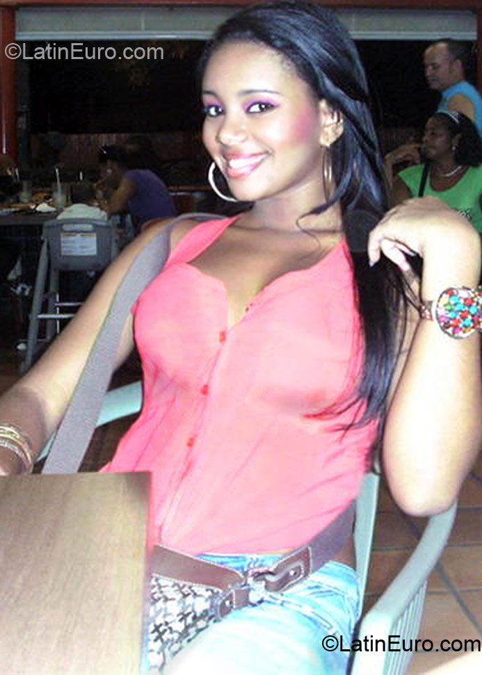 Date this gorgeous Dominican Republic girl Yennifer from Santo Domingo DO11916