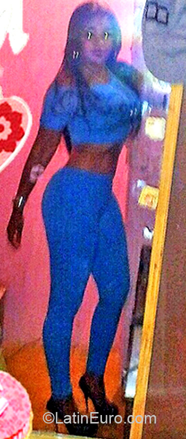 Date this sensual Dominican Republic girl Franyeli from Santo Domingo DO11933