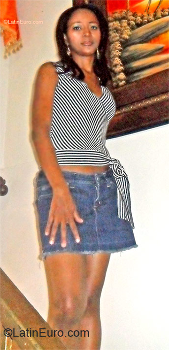 Date this delightful Dominican Republic girl Selenia from Santo Domingo DO15528