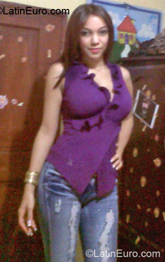 Date this cute Dominican Republic girl Walkiris from santiago DO11957