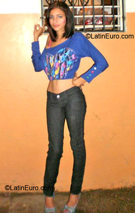 Date this fun Dominican Republic girl Mariel from Santiago DO12041