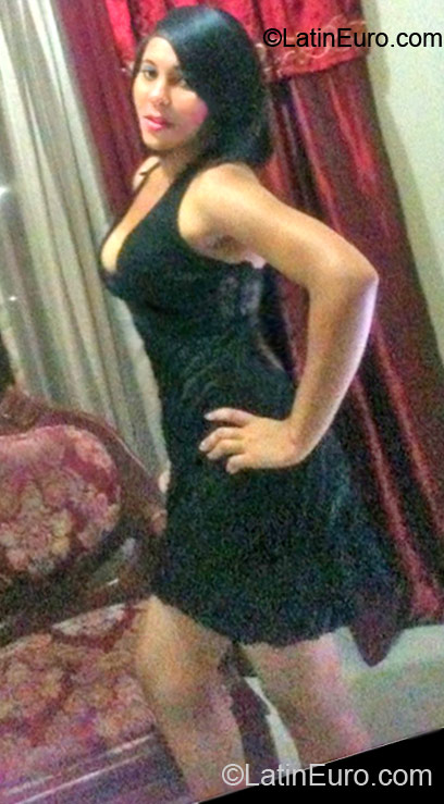 Date this foxy Dominican Republic girl Yesenia from Santo Domingo DO12011