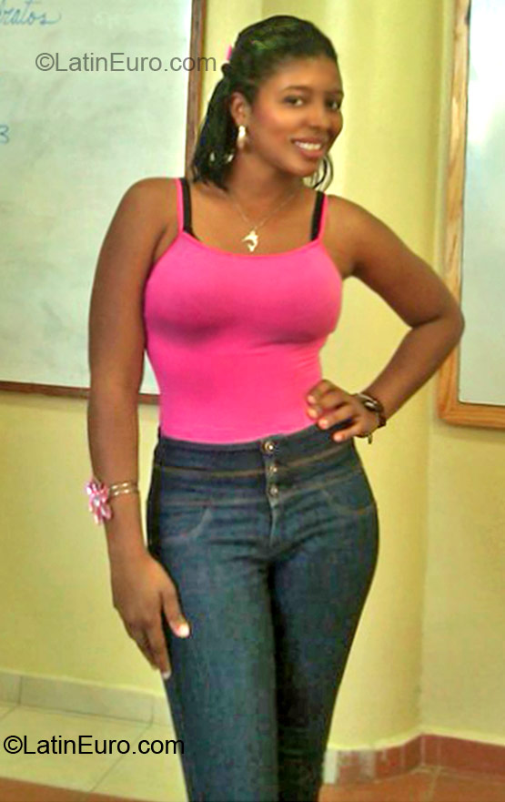 Date this exotic Dominican Republic girl Pamela from La Vega DO12110