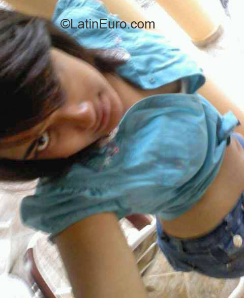 Date this nice looking Dominican Republic girl Lissette from Santo Domingo DO22325
