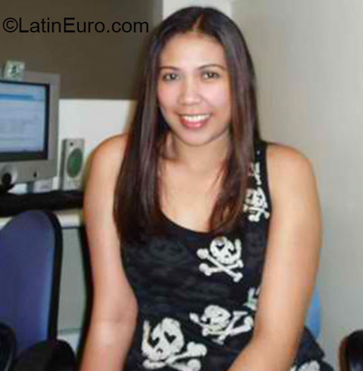 Date this tall Philippines girl Myra from Manila PH621
