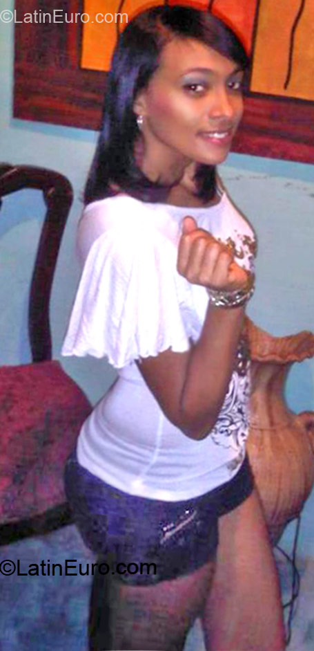 Date this sultry Dominican Republic girl Gissy from Santo Domingo DO12179