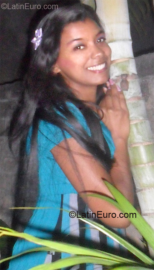 Date this tall Brazil girl Viviane from Linhares BR7072