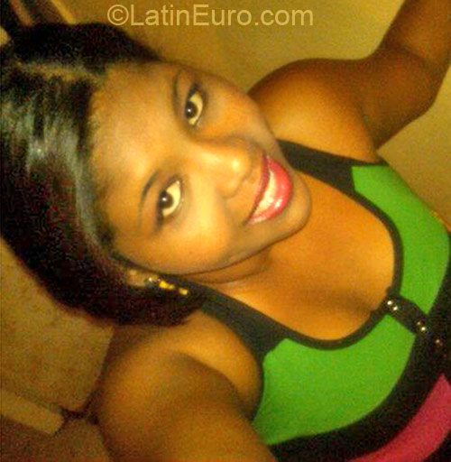 Date this good-looking Dominican Republic girl Genesis from Santo Domingo DO12256