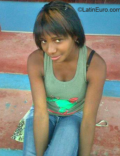 Date this voluptuous Dominican Republic girl Yovi from Higuey DO23016