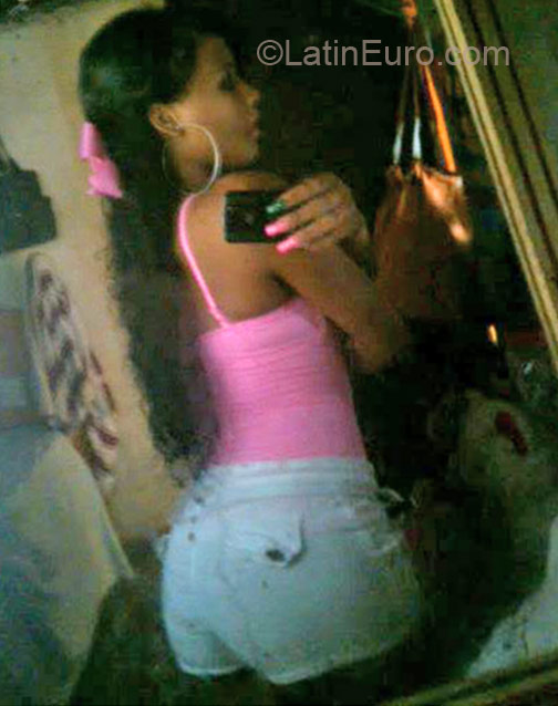 Date this voluptuous Dominican Republic girl Yessica from Santo Domingo DO12330