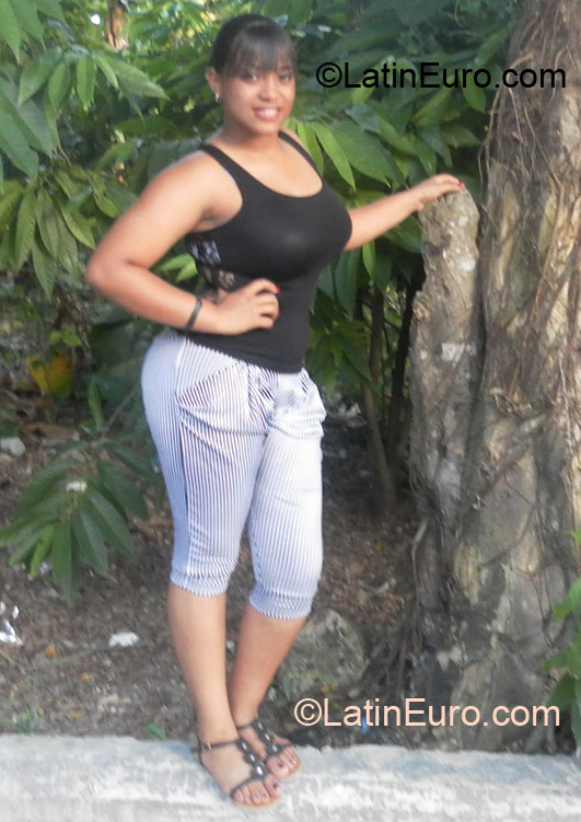 Date this lovely Dominican Republic girl Yerelin quezada from Santo Domingo DO12335